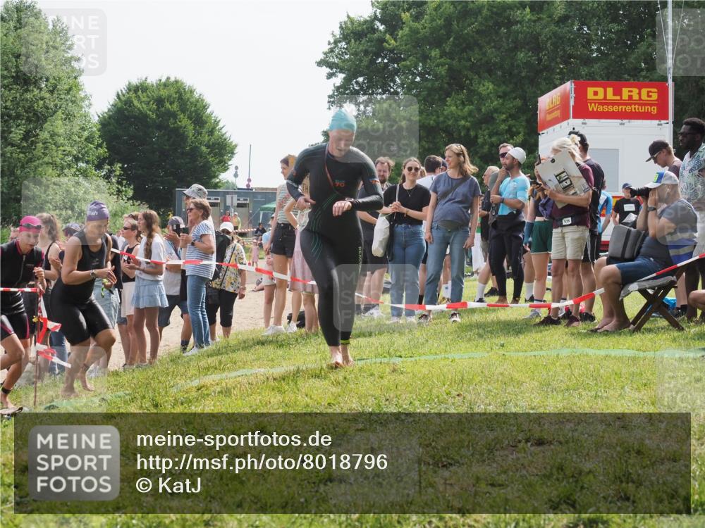 15.06.2025 - 27. Vierlanden-Triathlon KatJ http://msf.ph/oto/8018796 15.06.2025 10:18:08 Schwimmen 515, 550, 629 meine-sportfotos.de