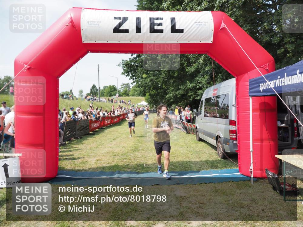 21.06.2025 - 27. Vierlanden-Triathlon MichiJ http://msf.ph/oto/8018798 15.06.2026 11:34:39 Ziel 290, 386, 559, 595 meine-sportfotos.de