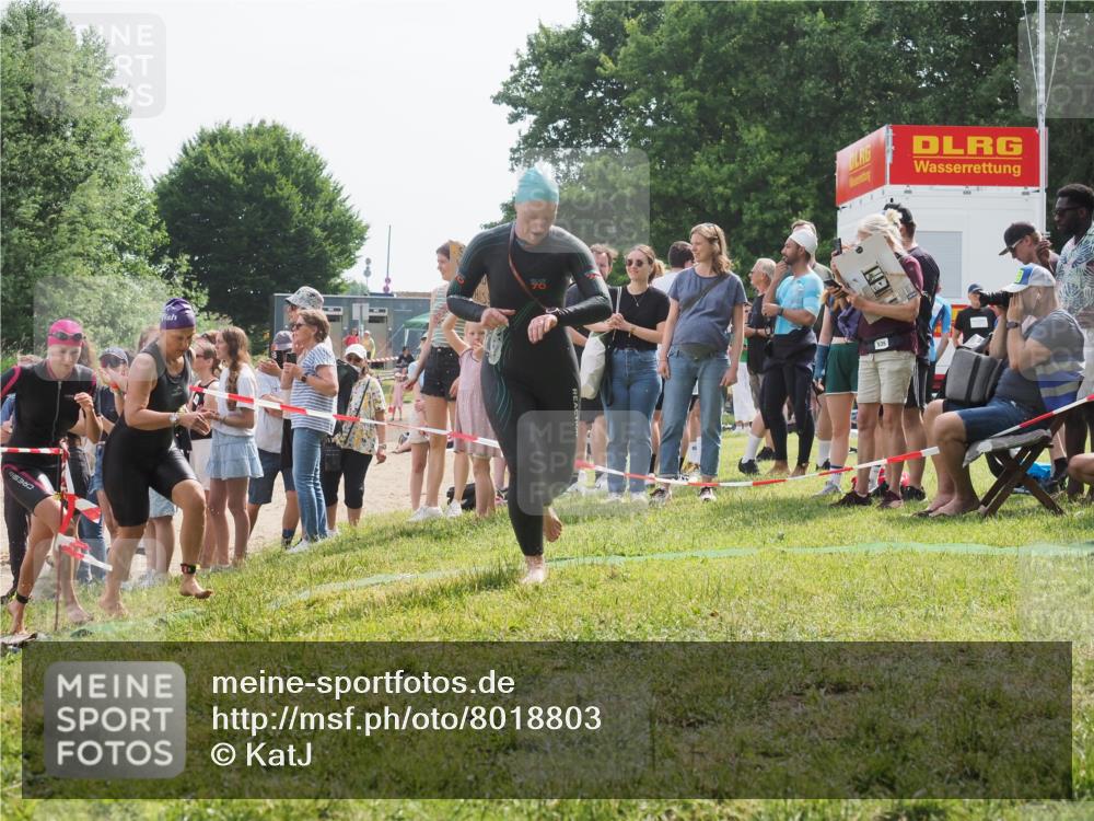 15.06.2025 - 27. Vierlanden-Triathlon KatJ http://msf.ph/oto/8018803 15.06.2025 10:18:08 Schwimmen 515, 550, 629 meine-sportfotos.de