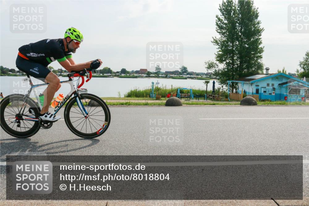 15.06.2025 - 27. Vierlanden-Triathlon H.Heesch http://msf.ph/oto/8018804 15.06.2025 09:34:08 Radfahren 236 meine-sportfotos.de