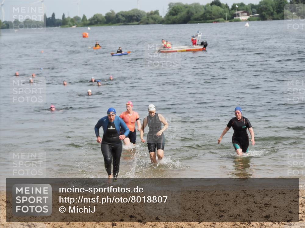 21.06.2025 - 27. Vierlanden-Triathlon MichiJ http://msf.ph/oto/8018807 15.06.2026 10:19:01 Schwimmen 478, 498 meine-sportfotos.de