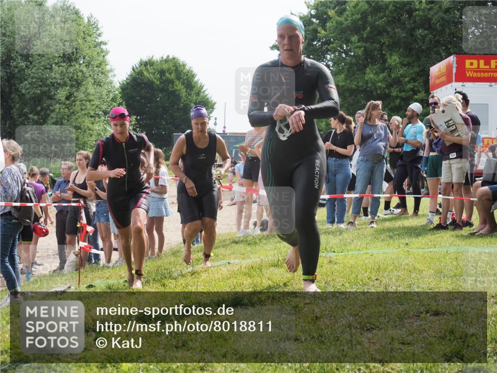 15.06.2025 - 27. Vierlanden-Triathlon KatJ http://msf.ph/oto/8018811 15.06.2025 10:18:09 Schwimmen 515, 550, 629 meine-sportfotos.de