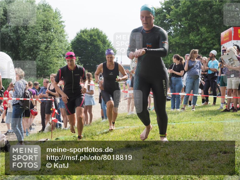 15.06.2025 - 27. Vierlanden-Triathlon KatJ http://msf.ph/oto/8018819 15.06.2025 10:18:09 Schwimmen 515, 550, 629 meine-sportfotos.de