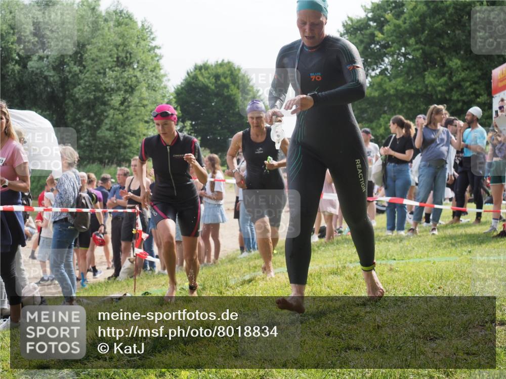 15.06.2025 - 27. Vierlanden-Triathlon KatJ http://msf.ph/oto/8018834 15.06.2025 10:18:09 Schwimmen 515, 550, 629 meine-sportfotos.de