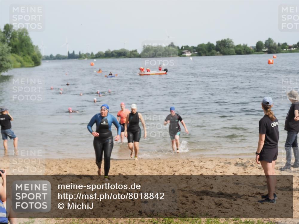 21.06.2025 - 27. Vierlanden-Triathlon MichiJ http://msf.ph/oto/8018842 15.06.2026 10:19:04 Schwimmen 478, 498, 543, 558 meine-sportfotos.de