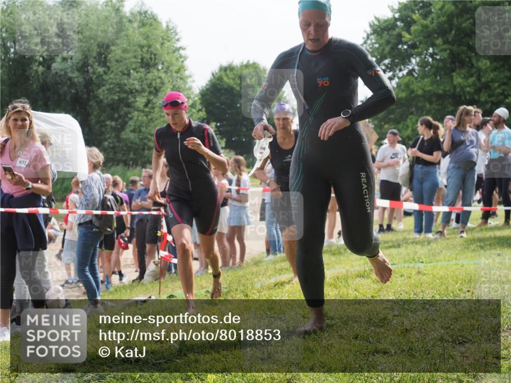 15.06.2025 - 27. Vierlanden-Triathlon KatJ http://msf.ph/oto/8018853 15.06.2025 10:18:09 Schwimmen 515, 550, 629 meine-sportfotos.de