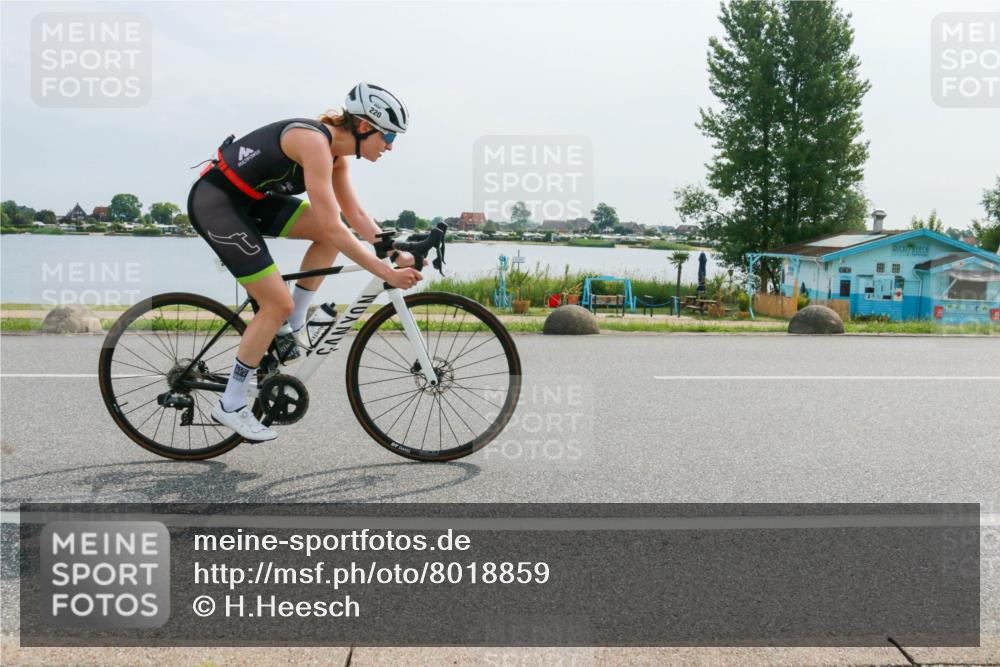 15.06.2025 - 27. Vierlanden-Triathlon H.Heesch http://msf.ph/oto/8018859 15.06.2025 10:20:26 Radfahren 90, 220 meine-sportfotos.de