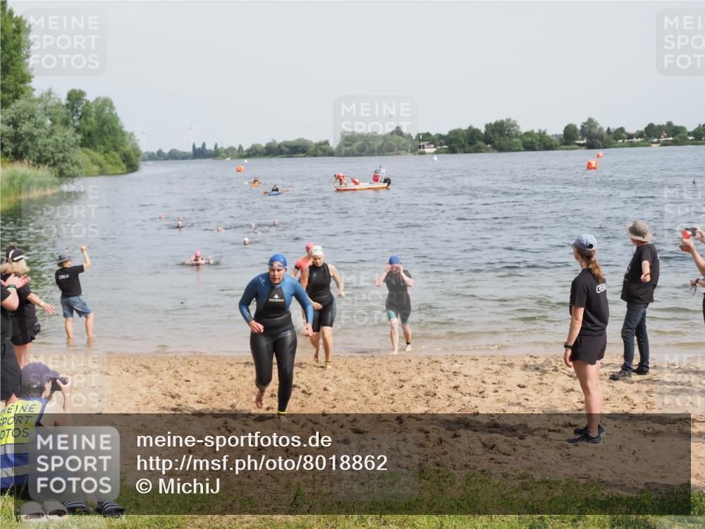 21.06.2025 - 27. Vierlanden-Triathlon MichiJ http://msf.ph/oto/8018862 15.06.2026 10:19:05 Schwimmen 478, 498, 543, 558 meine-sportfotos.de