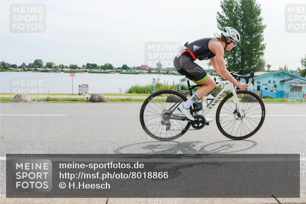 15.06.2025 - 27. Vierlanden-Triathlon H.Heesch http://msf.ph/oto/8018866 15.06.2025 10:20:26 Radfahren 90, 220 meine-sportfotos.de