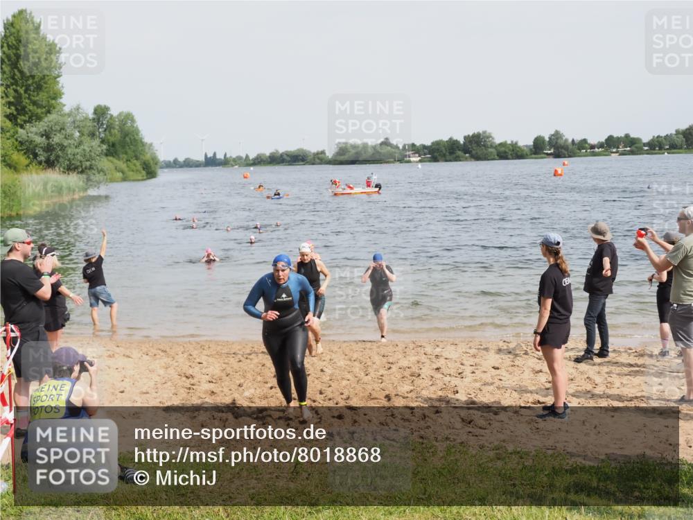 21.06.2025 - 27. Vierlanden-Triathlon MichiJ http://msf.ph/oto/8018868 15.06.2026 10:19:06 Schwimmen 478, 498, 543, 558 meine-sportfotos.de