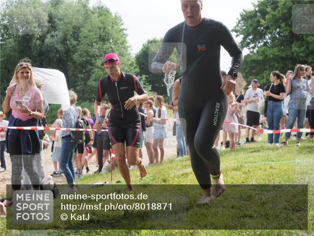 15.06.2025 - 27. Vierlanden-Triathlon KatJ http://msf.ph/oto/8018871 15.06.2025 10:18:10 Schwimmen 515, 550, 629 meine-sportfotos.de