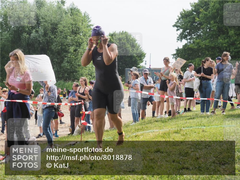 15.06.2025 - 27. Vierlanden-Triathlon KatJ http://msf.ph/oto/8018878 15.06.2025 10:18:11 Schwimmen 515, 550, 629 meine-sportfotos.de