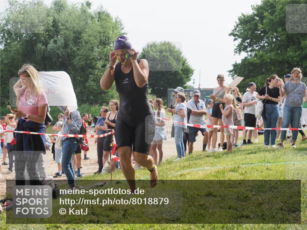 15.06.2025 - 27. Vierlanden-Triathlon KatJ http://msf.ph/oto/8018879 15.06.2025 10:18:11 Schwimmen 515, 550, 629 meine-sportfotos.de