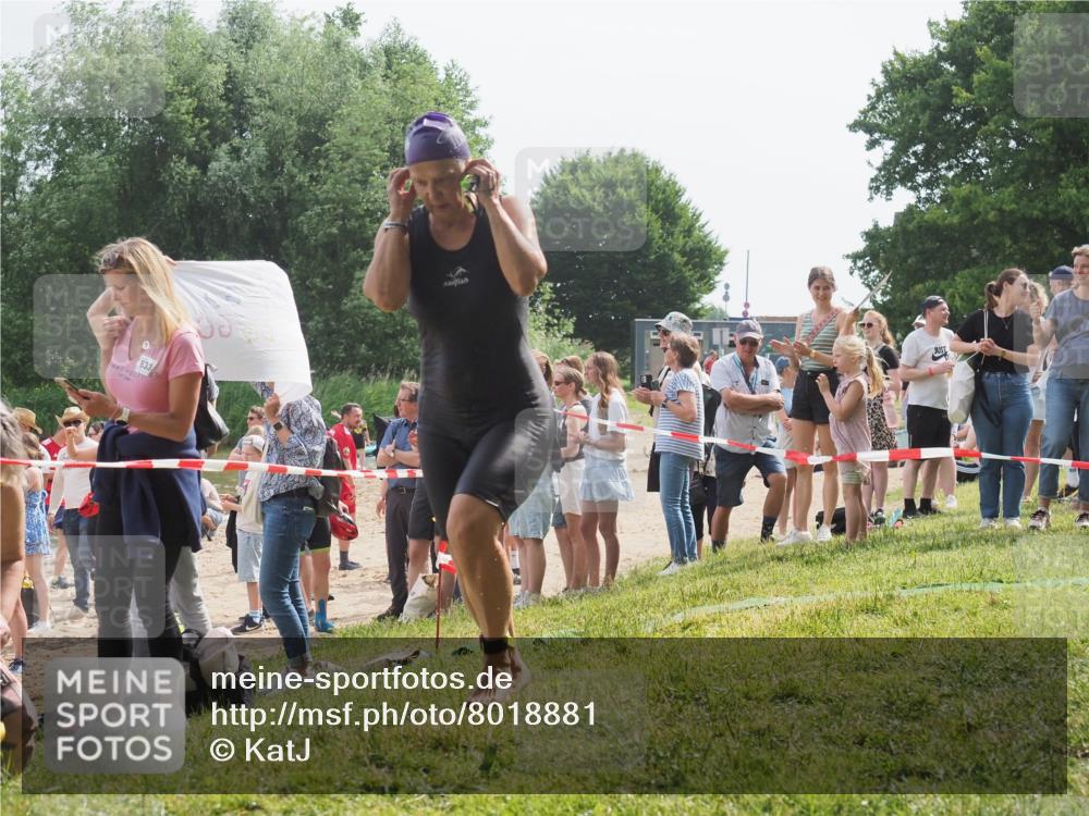 15.06.2025 - 27. Vierlanden-Triathlon KatJ http://msf.ph/oto/8018881 15.06.2025 10:18:11 Schwimmen 515, 550, 629 meine-sportfotos.de