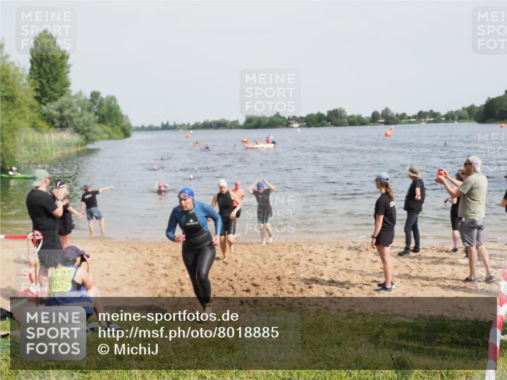 21.06.2025 - 27. Vierlanden-Triathlon MichiJ http://msf.ph/oto/8018885 15.06.2026 10:19:06 Schwimmen 478, 498, 543, 558 meine-sportfotos.de