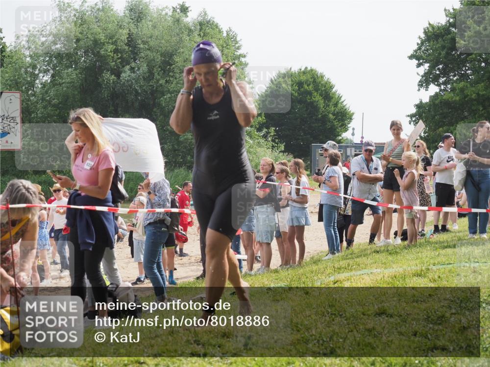 15.06.2025 - 27. Vierlanden-Triathlon KatJ http://msf.ph/oto/8018886 15.06.2025 10:18:11 Schwimmen 515, 550, 629 meine-sportfotos.de