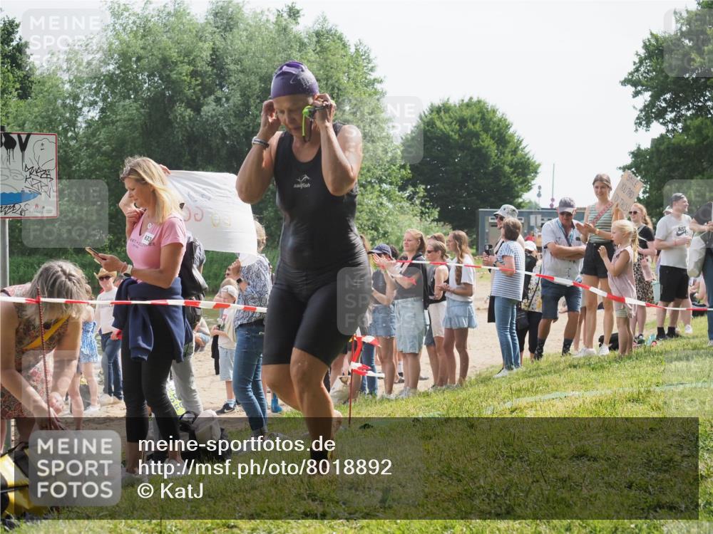 15.06.2025 - 27. Vierlanden-Triathlon KatJ http://msf.ph/oto/8018892 15.06.2025 10:18:11 Schwimmen 515, 550, 629 meine-sportfotos.de