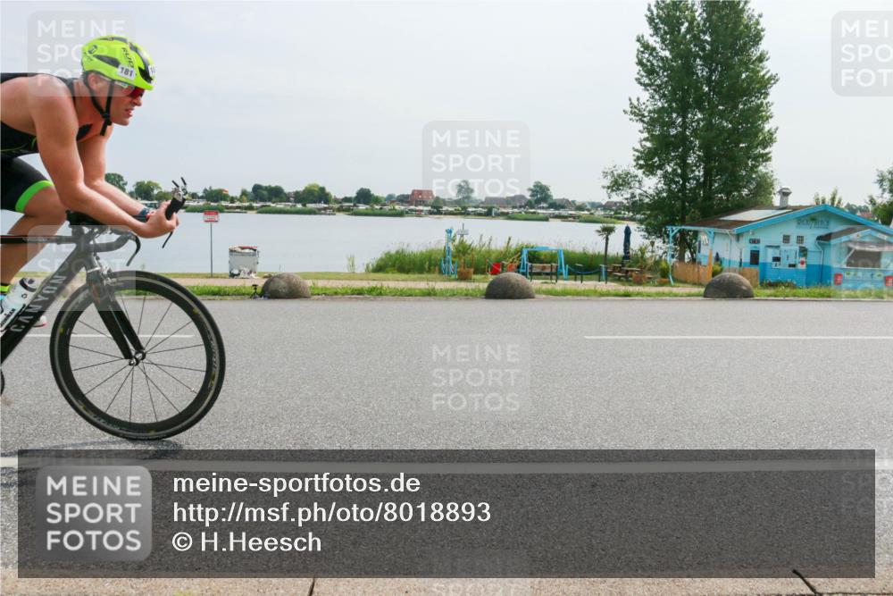 15.06.2025 - 27. Vierlanden-Triathlon H.Heesch http://msf.ph/oto/8018893 15.06.2025 10:20:39 Radfahren 181, 182, 227 meine-sportfotos.de