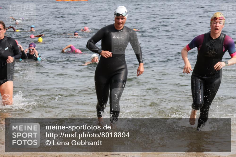 15.06.2025 - 27. Vierlanden-Triathlon Lena Gebhardt http://msf.ph/oto/8018894 15.06.2025 10:16:52 Schwimmen 471, 484, 501, 516, 551, 566, 595, 604, 610, 633 meine-sportfotos.de