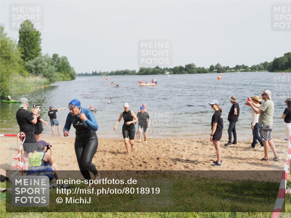 21.06.2025 - 27. Vierlanden-Triathlon MichiJ http://msf.ph/oto/8018919 15.06.2026 10:19:07 Schwimmen 478, 498, 543, 558 meine-sportfotos.de