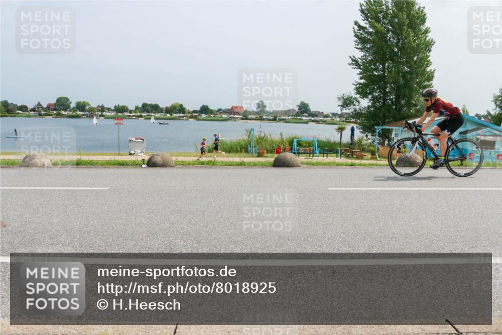 21.06.2025 - 27. Vierlanden-Triathlon H.Heesch http://msf.ph/oto/8018925 15.06.2025 12:00:34 Radfahren 966 meine-sportfotos.de