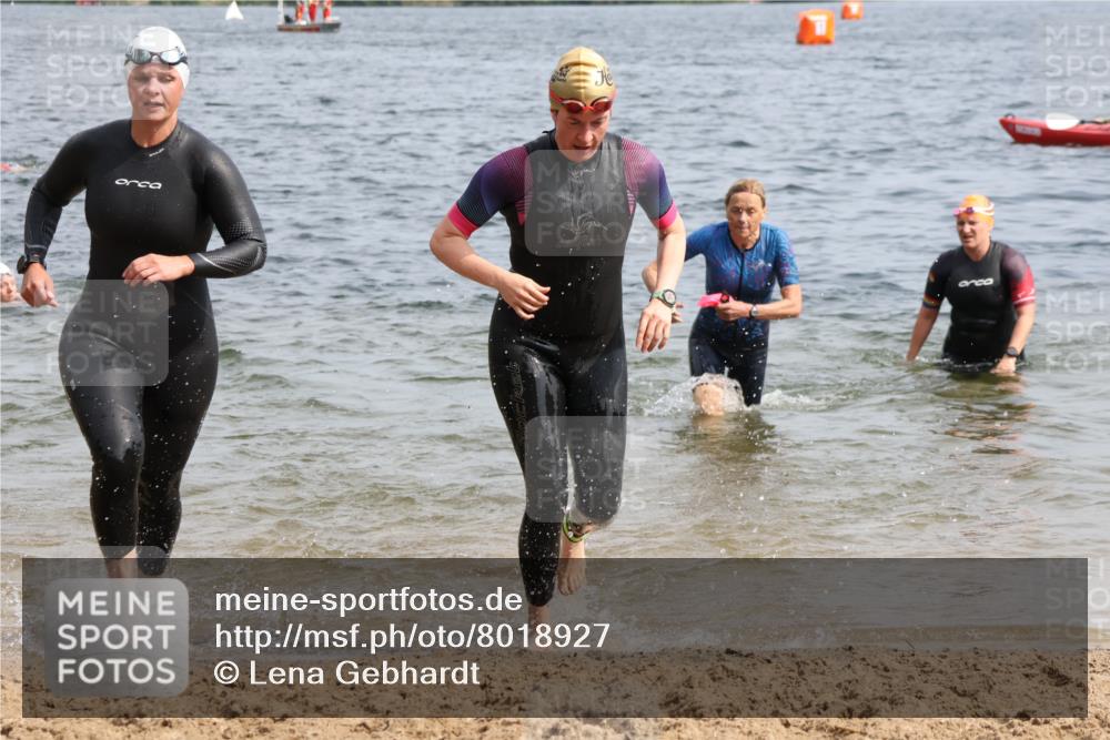15.06.2025 - 27. Vierlanden-Triathlon Lena Gebhardt http://msf.ph/oto/8018927 15.06.2025 10:16:53 Schwimmen 471, 484, 501, 516, 551, 566, 595, 604, 610, 633 meine-sportfotos.de