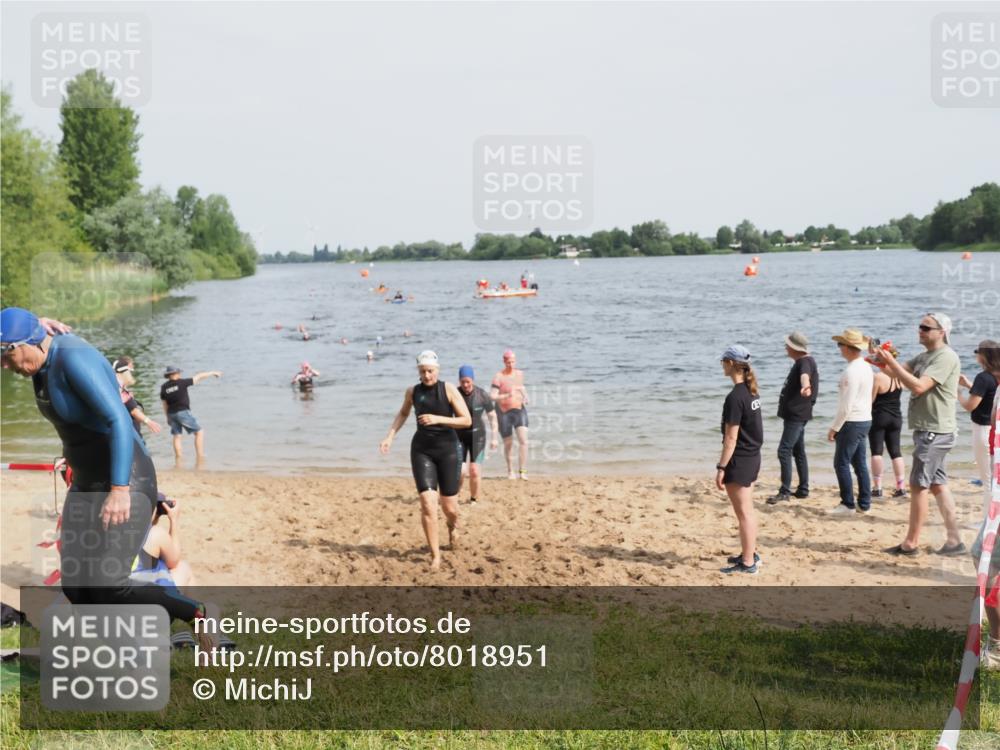 21.06.2025 - 27. Vierlanden-Triathlon MichiJ http://msf.ph/oto/8018951 15.06.2026 10:19:08 Schwimmen 478, 498, 543, 558 meine-sportfotos.de
