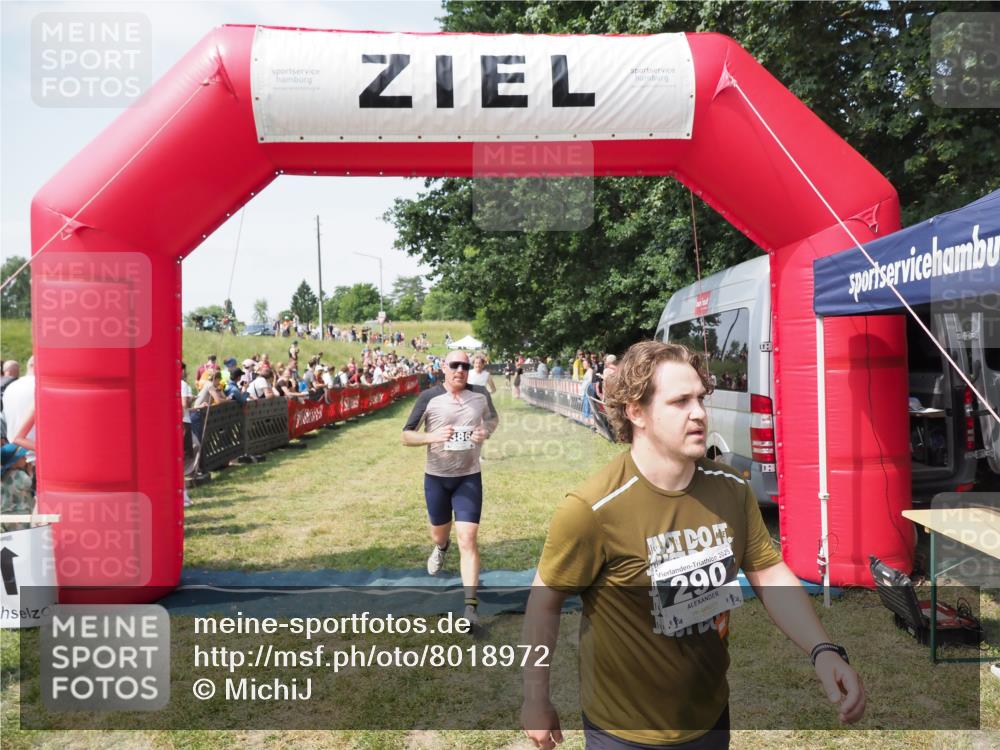 21.06.2025 - 27. Vierlanden-Triathlon MichiJ http://msf.ph/oto/8018972 15.06.2026 11:34:41 Ziel 290, 386, 595 meine-sportfotos.de