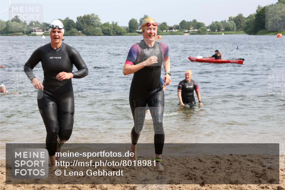 15.06.2025 - 27. Vierlanden-Triathlon Lena Gebhardt http://msf.ph/oto/8018981 15.06.2025 10:16:54 Schwimmen 471, 484, 501, 516, 551, 566, 567, 595, 604, 610, 633 meine-sportfotos.de