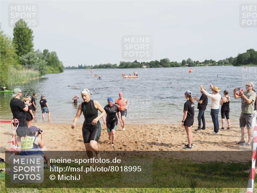 21.06.2025 - 27. Vierlanden-Triathlon MichiJ http://msf.ph/oto/8018995 15.06.2026 10:19:09 Schwimmen 478, 498, 543, 558 meine-sportfotos.de