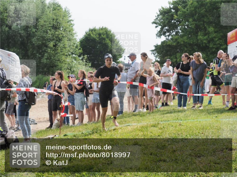 15.06.2025 - 27. Vierlanden-Triathlon KatJ http://msf.ph/oto/8018997 15.06.2025 10:18:21 Schwimmen 535, 568, 586 meine-sportfotos.de