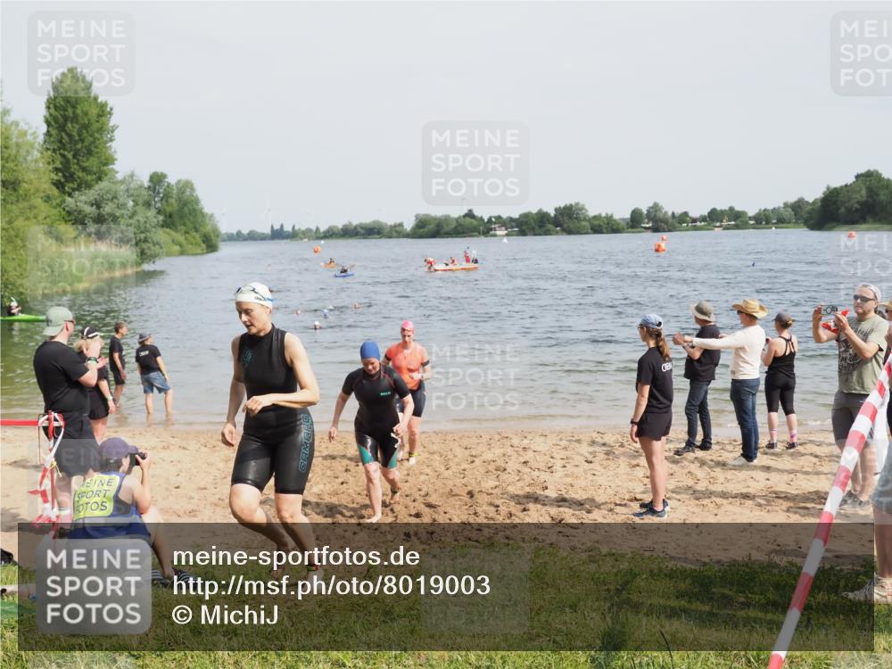 21.06.2025 - 27. Vierlanden-Triathlon MichiJ http://msf.ph/oto/8019003 15.06.2026 10:19:10 Schwimmen 478, 498, 543, 558 meine-sportfotos.de