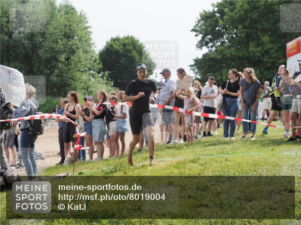 15.06.2025 - 27. Vierlanden-Triathlon KatJ http://msf.ph/oto/8019004 15.06.2025 10:18:21 Schwimmen 535, 568, 586 meine-sportfotos.de