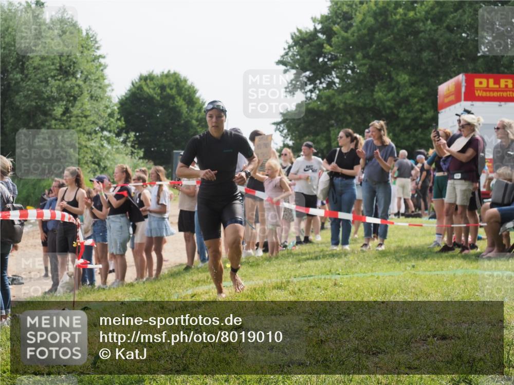 15.06.2025 - 27. Vierlanden-Triathlon KatJ http://msf.ph/oto/8019010 15.06.2025 10:18:21 Schwimmen 535, 568, 586 meine-sportfotos.de
