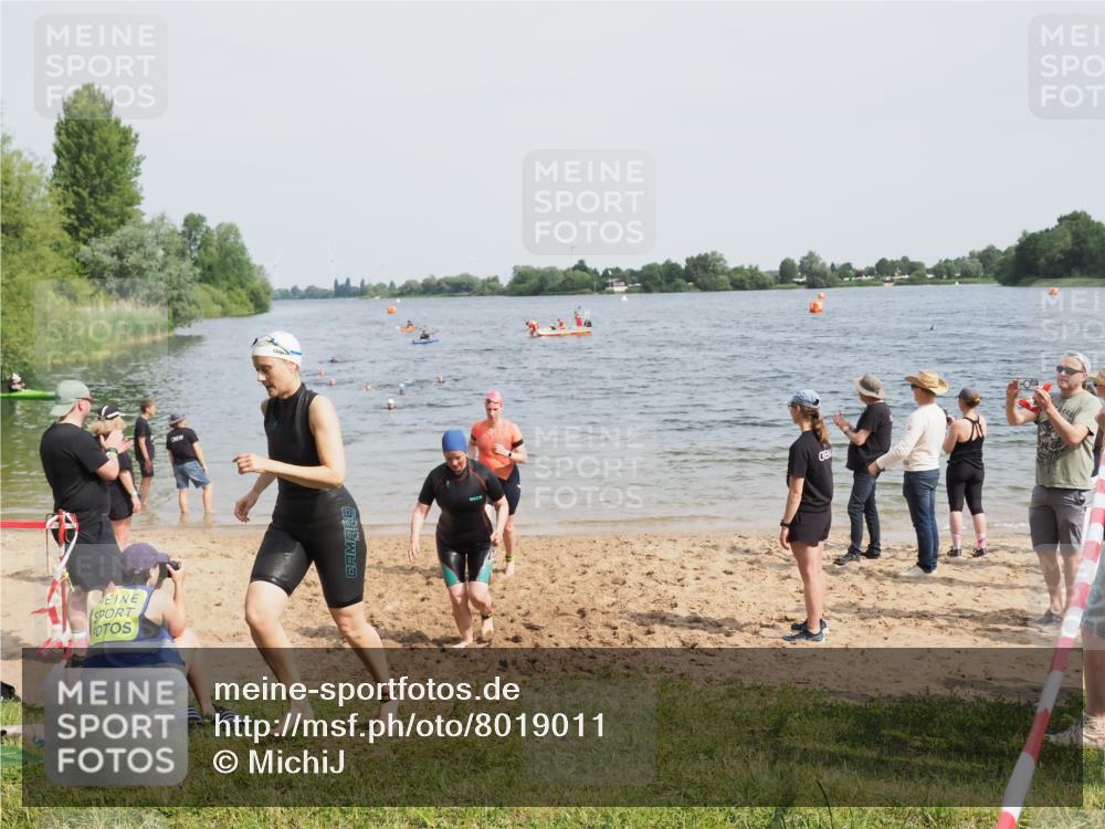 21.06.2025 - 27. Vierlanden-Triathlon MichiJ http://msf.ph/oto/8019011 15.06.2026 10:19:10 Schwimmen 478, 498, 543, 558 meine-sportfotos.de