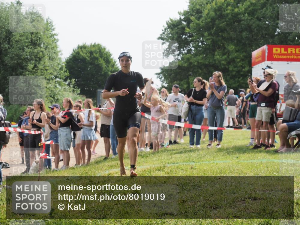 15.06.2025 - 27. Vierlanden-Triathlon KatJ http://msf.ph/oto/8019019 15.06.2025 10:18:21 Schwimmen 535, 568, 586 meine-sportfotos.de