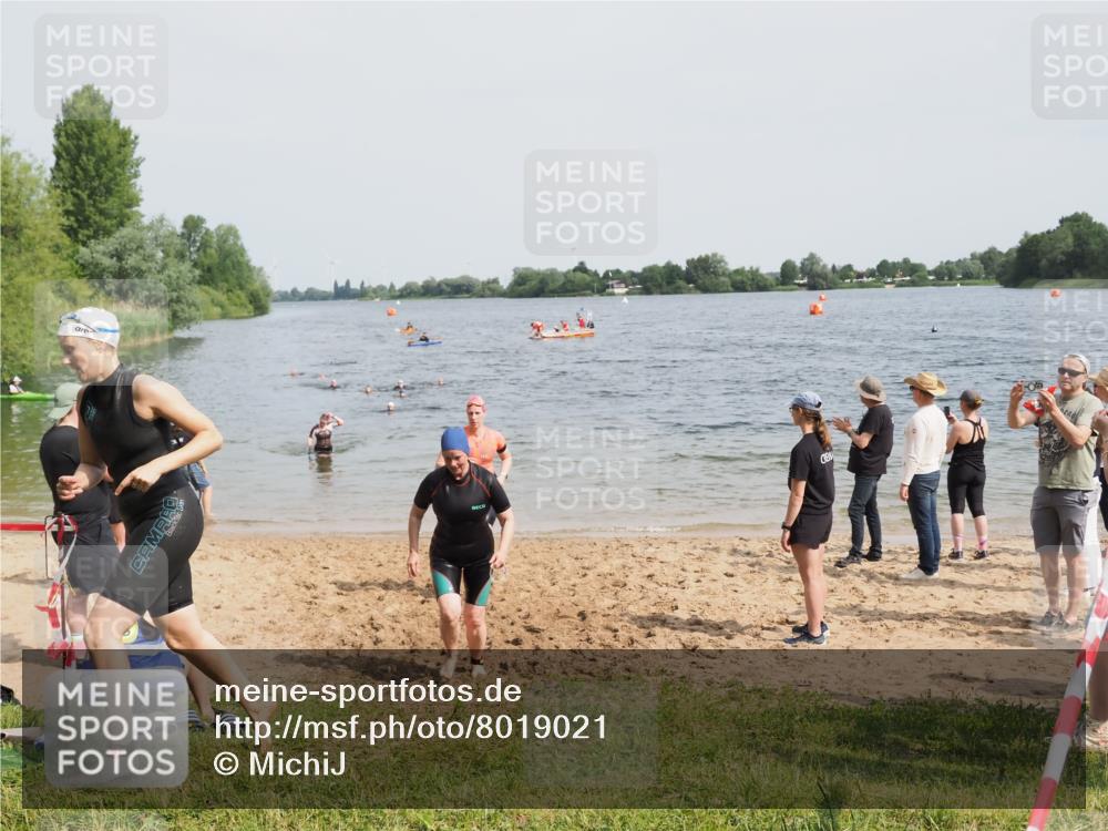 21.06.2025 - 27. Vierlanden-Triathlon MichiJ http://msf.ph/oto/8019021 15.06.2026 10:19:10 Schwimmen 478, 498, 543, 558 meine-sportfotos.de