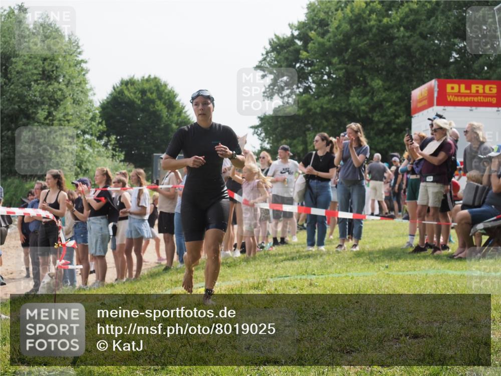 15.06.2025 - 27. Vierlanden-Triathlon KatJ http://msf.ph/oto/8019025 15.06.2025 10:18:22 Schwimmen 535, 568, 586 meine-sportfotos.de