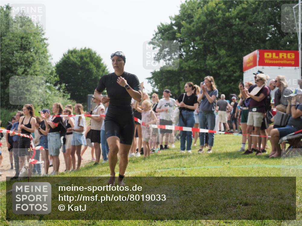 15.06.2025 - 27. Vierlanden-Triathlon KatJ http://msf.ph/oto/8019033 15.06.2025 10:18:22 Schwimmen 535, 568, 586 meine-sportfotos.de