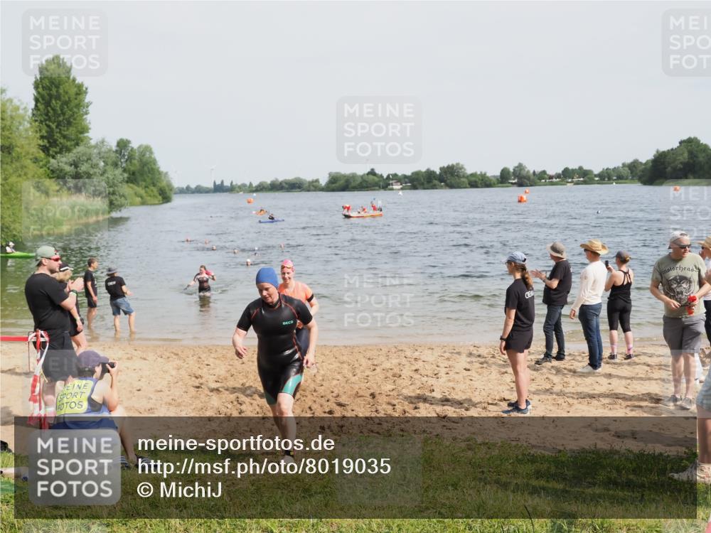 21.06.2025 - 27. Vierlanden-Triathlon MichiJ http://msf.ph/oto/8019035 15.06.2026 10:19:11 Schwimmen 474, 478, 498, 543, 558 meine-sportfotos.de
