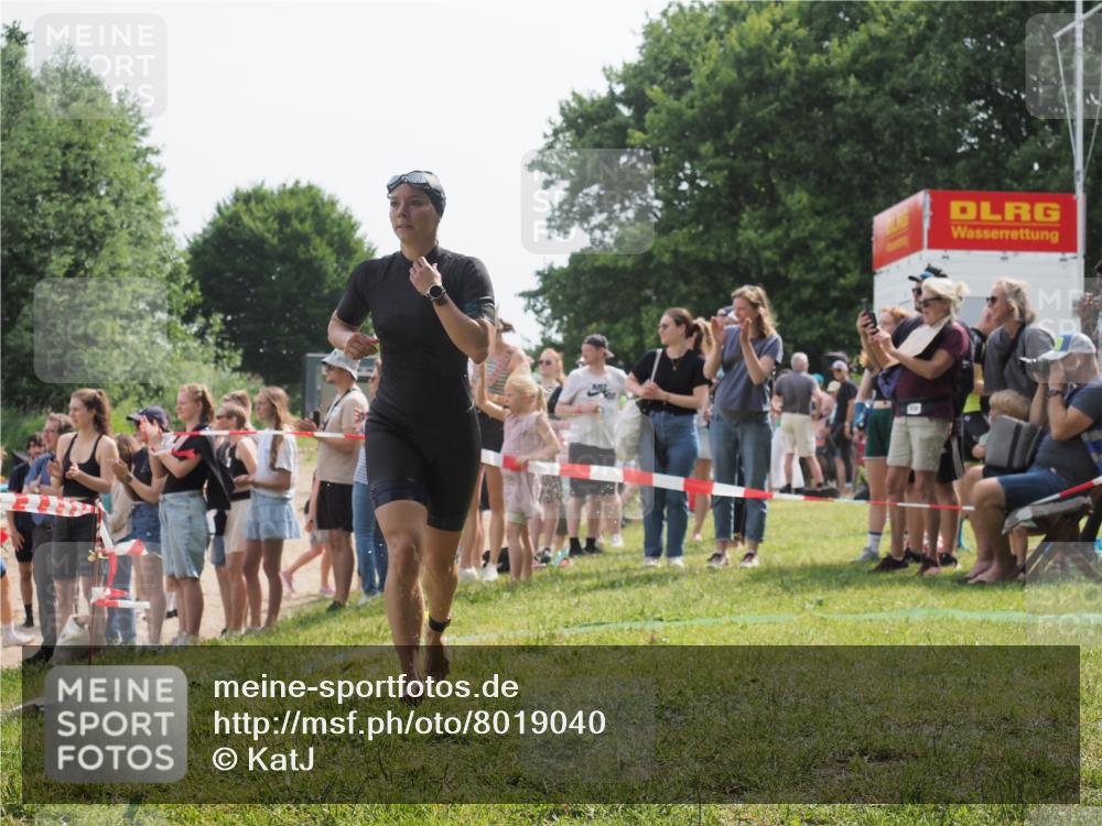 15.06.2025 - 27. Vierlanden-Triathlon KatJ http://msf.ph/oto/8019040 15.06.2025 10:18:22 Schwimmen 535, 568, 586 meine-sportfotos.de