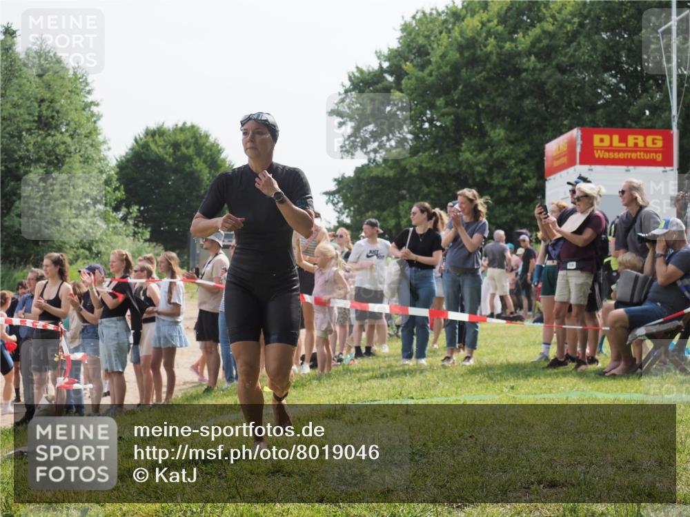 15.06.2025 - 27. Vierlanden-Triathlon KatJ http://msf.ph/oto/8019046 15.06.2025 10:18:22 Schwimmen 535, 568, 586 meine-sportfotos.de