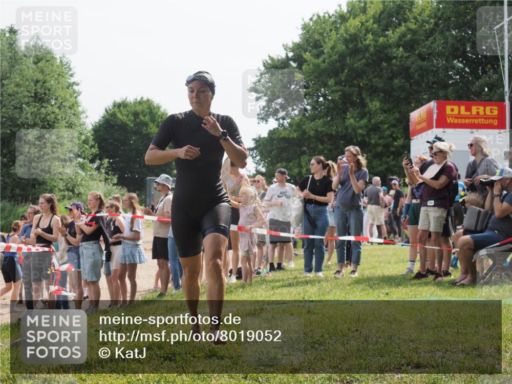 15.06.2025 - 27. Vierlanden-Triathlon KatJ http://msf.ph/oto/8019052 15.06.2025 10:18:22 Schwimmen 535, 568, 586 meine-sportfotos.de