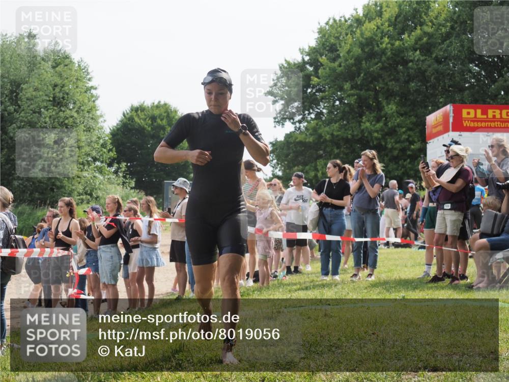 15.06.2025 - 27. Vierlanden-Triathlon KatJ http://msf.ph/oto/8019056 15.06.2025 10:18:22 Schwimmen 535, 568, 586 meine-sportfotos.de