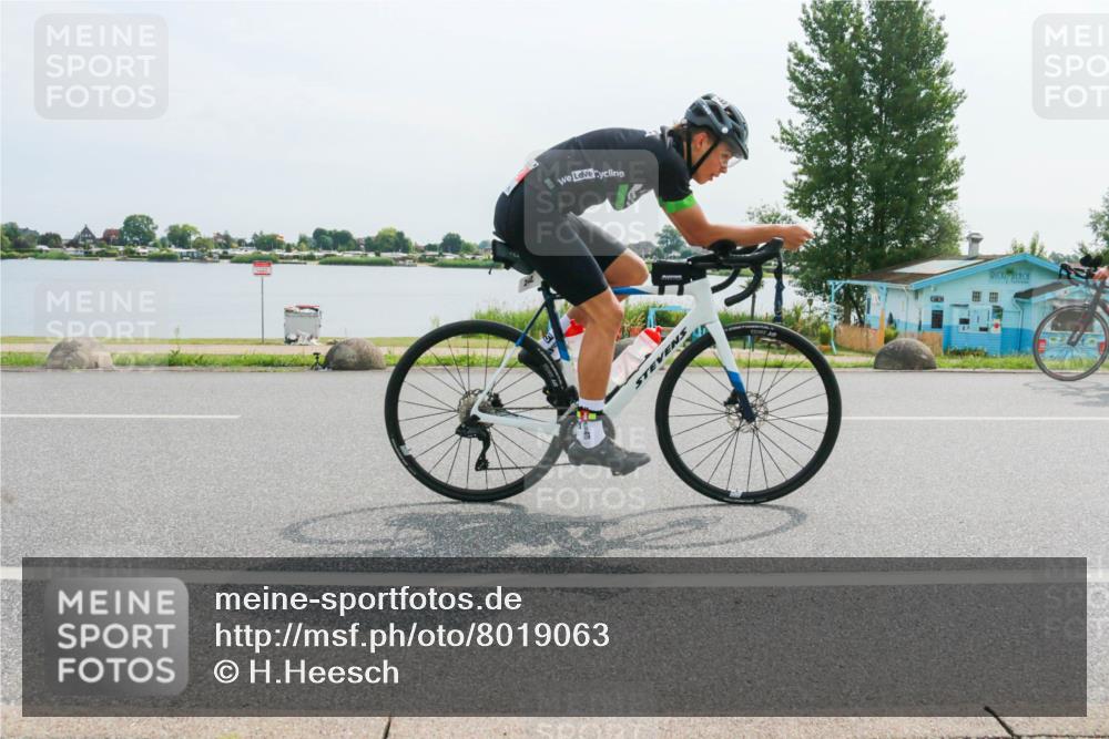 15.06.2025 - 27. Vierlanden-Triathlon H.Heesch http://msf.ph/oto/8019063 15.06.2025 10:21:47 Radfahren 157, 242, 459 meine-sportfotos.de