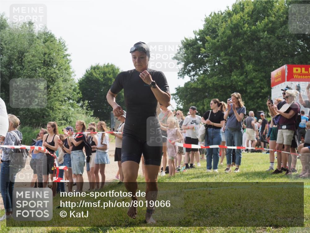 15.06.2025 - 27. Vierlanden-Triathlon KatJ http://msf.ph/oto/8019066 15.06.2025 10:18:22 Schwimmen 535, 568, 586 meine-sportfotos.de
