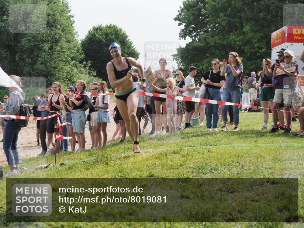 15.06.2025 - 27. Vierlanden-Triathlon KatJ http://msf.ph/oto/8019081 15.06.2025 10:18:26 Schwimmen 495, 535, 568, 586 meine-sportfotos.de