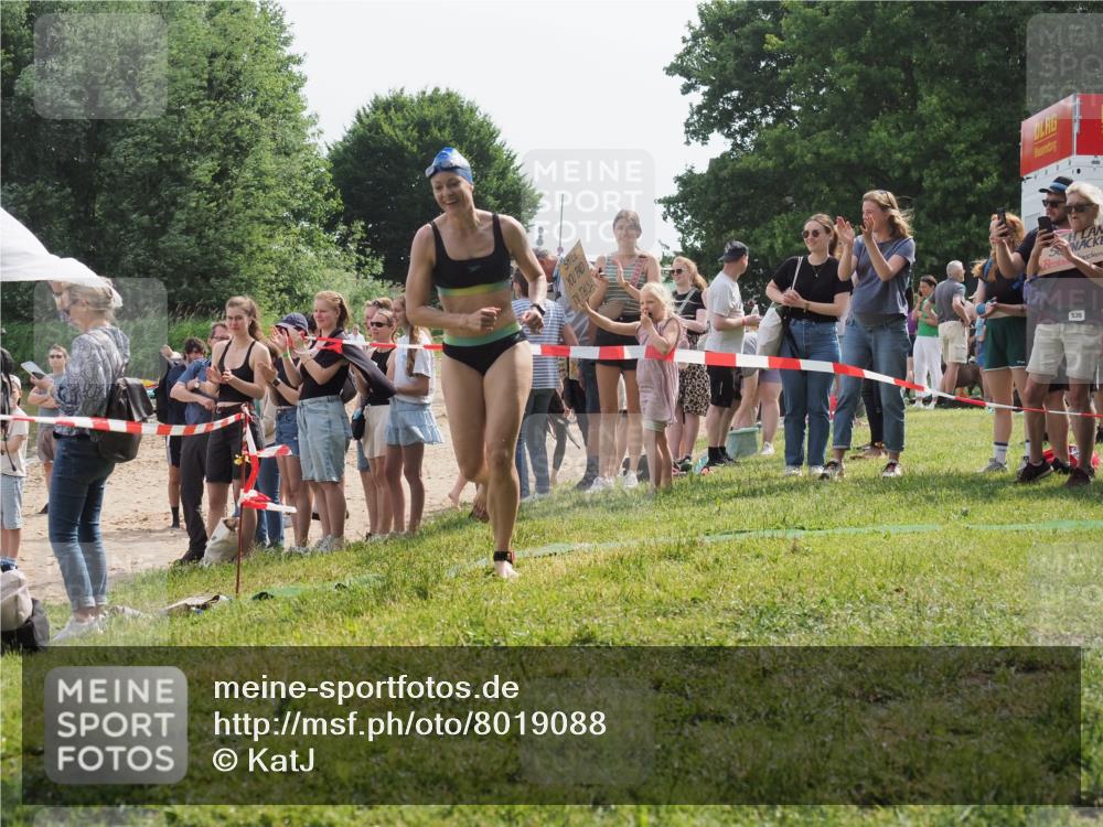 15.06.2025 - 27. Vierlanden-Triathlon KatJ http://msf.ph/oto/8019088 15.06.2025 10:18:27 Schwimmen 495, 535, 568, 586 meine-sportfotos.de