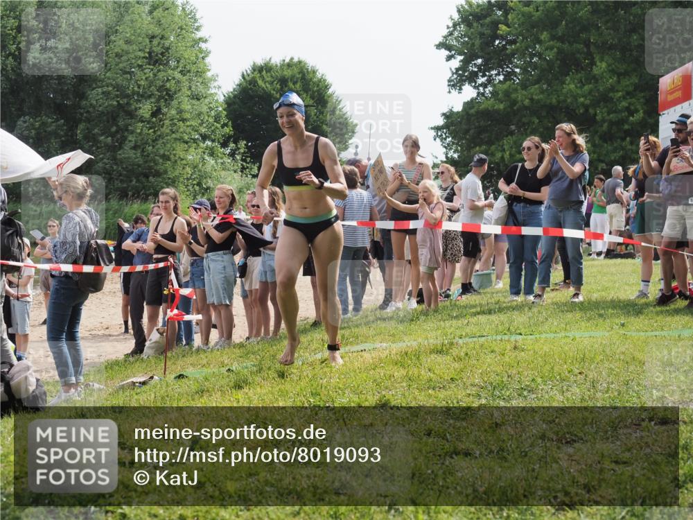 15.06.2025 - 27. Vierlanden-Triathlon KatJ http://msf.ph/oto/8019093 15.06.2025 10:18:27 Schwimmen 495, 535, 568, 586 meine-sportfotos.de