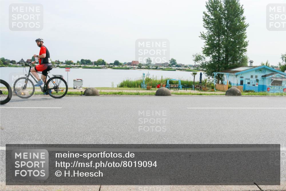 15.06.2025 - 27. Vierlanden-Triathlon H.Heesch http://msf.ph/oto/8019094 15.06.2025 10:22:05 Radfahren 16, 48, 417, 565, 592, 613 meine-sportfotos.de